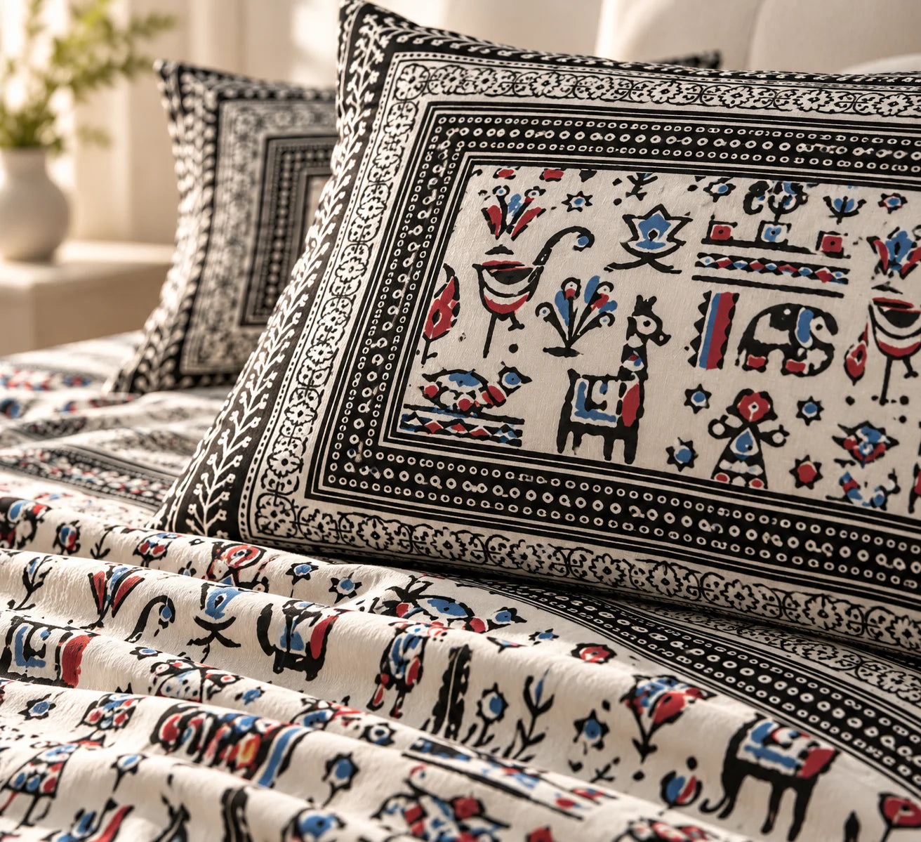 Black & Ivory Traditional Folk Art Printed Bedsheet Set - Rangshee