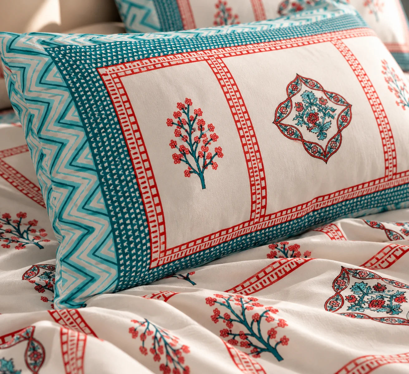 Coral Bloom Floral Printed Bedsheet Set